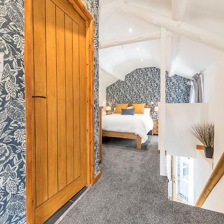 The Black Dog Apartment Dalton in Furness Eksteriør bilde